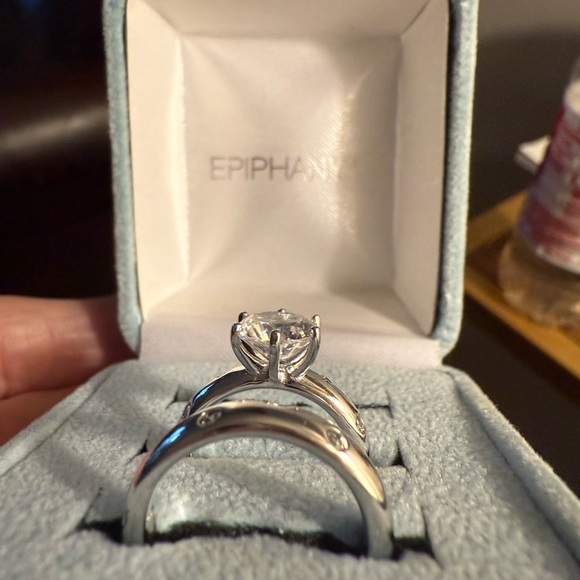 Vintage Epiphany Platinum-Plated Sterling Silver Engagement & Wedding Ring set - Picture 4 of 6